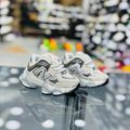 Adidași Model NB Grey